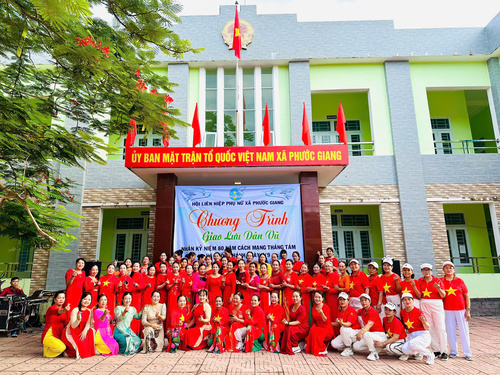 Đồng diễn dân vũ 6